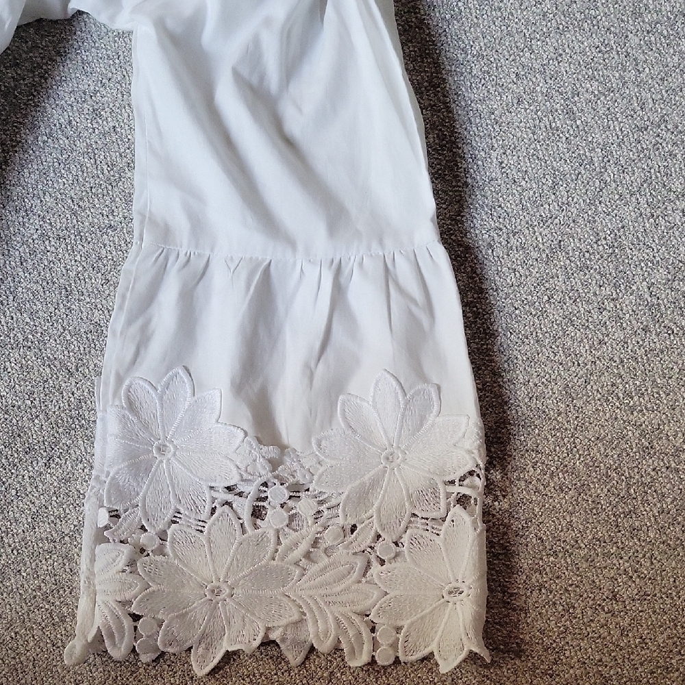 Romeo & Juliet Couture White Smocked Off-Shoulder Blouse Size S - Picture 4 of 8